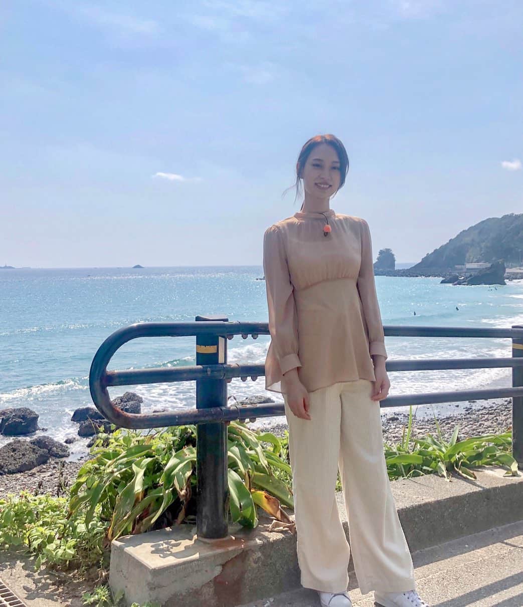 のインスタグラム：「明日の #王様のブランチ﻿ スタジオにはいませんが、VTRには出演していますので是非ご覧ください☺️静岡の下田に行ってきました。﻿ この日は暑いくらいの晴天で気持ち良かった〜☀️🌊﻿ ﻿ 衣装 @deicy_official  ﻿ #静岡 #伊豆 #下田 #deicy #デイシー」