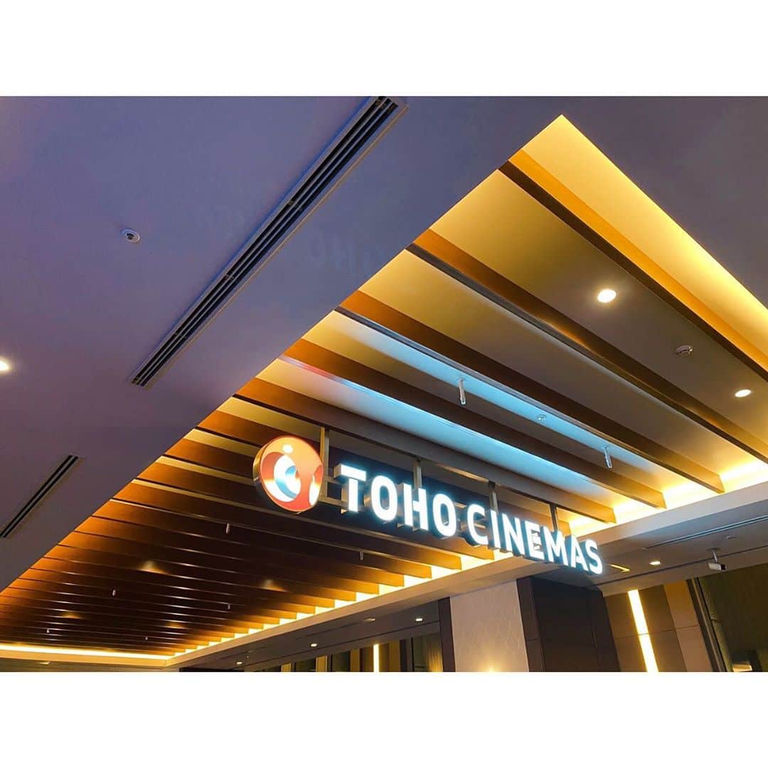 梶原凪のインスタグラム：「. 金曜日お疲れ様です！ 映画「浅田家！」見てきました〜 心温まる映画😊  週末台風にお気をつけください！」