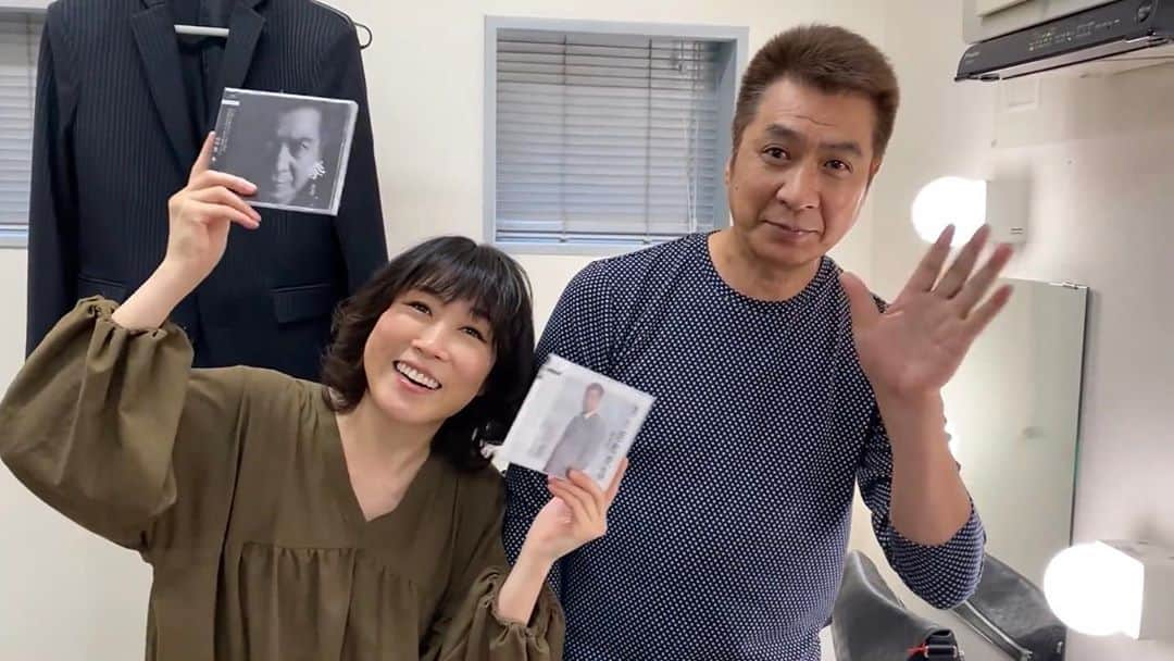 山川豊さんのインスタグラム写真 - (山川豊Instagram)「皆様こんばんは！ 山川豊スタッフです！  先日の番組収録日に水森かおりさんが山川豊さんの楽屋に突撃しました📸  YouTube 【公式】水森かおりチャンネルに動画がアップされてますので、是非ご覧ください！  https://youtu.be/zM8058xZ_8k  #山川豊#水森かおり#拳#男の昭和挽歌#youtube#楽屋#訪問」10月9日 21時31分 - yamakawa_yutaka_official