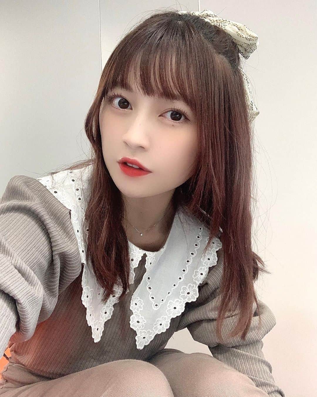 廣川奈々聖さんのインスタグラム写真 廣川奈々聖instagram 秋だなあ メイクさんがしてくれるハーフアップが天才可愛い ココアみたいな色のトップスはかわいくて一目惚れです 秋服 秋カラー ハーフアップアレンジ リボンアレンジ