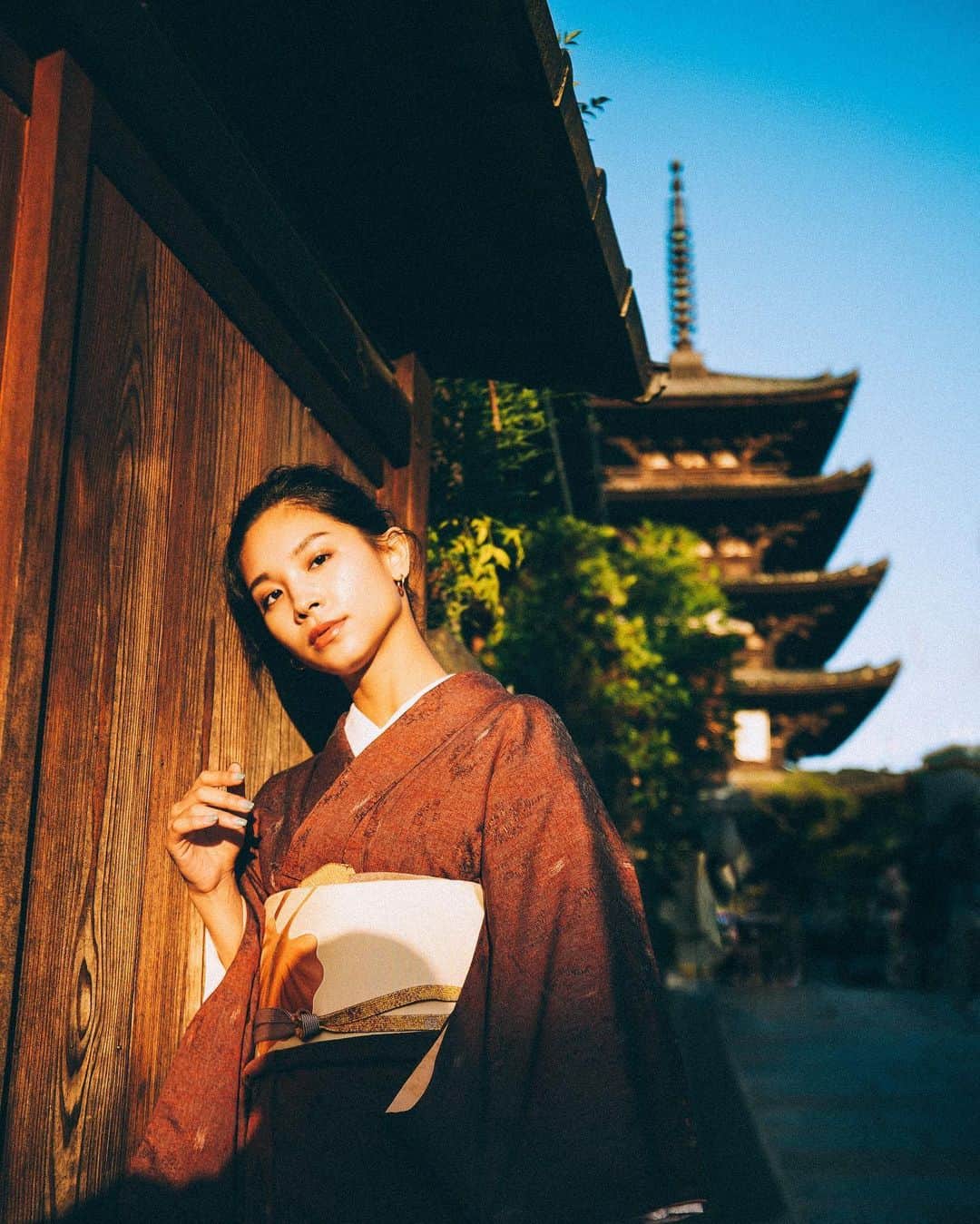 山中海輝のインスタグラム：「THE京都！っていうような観光客っぽい写真を避けて撮りまくった今回の旅。 @masarosachan_official の作り出す空気感がそれを実現させてくれた。」