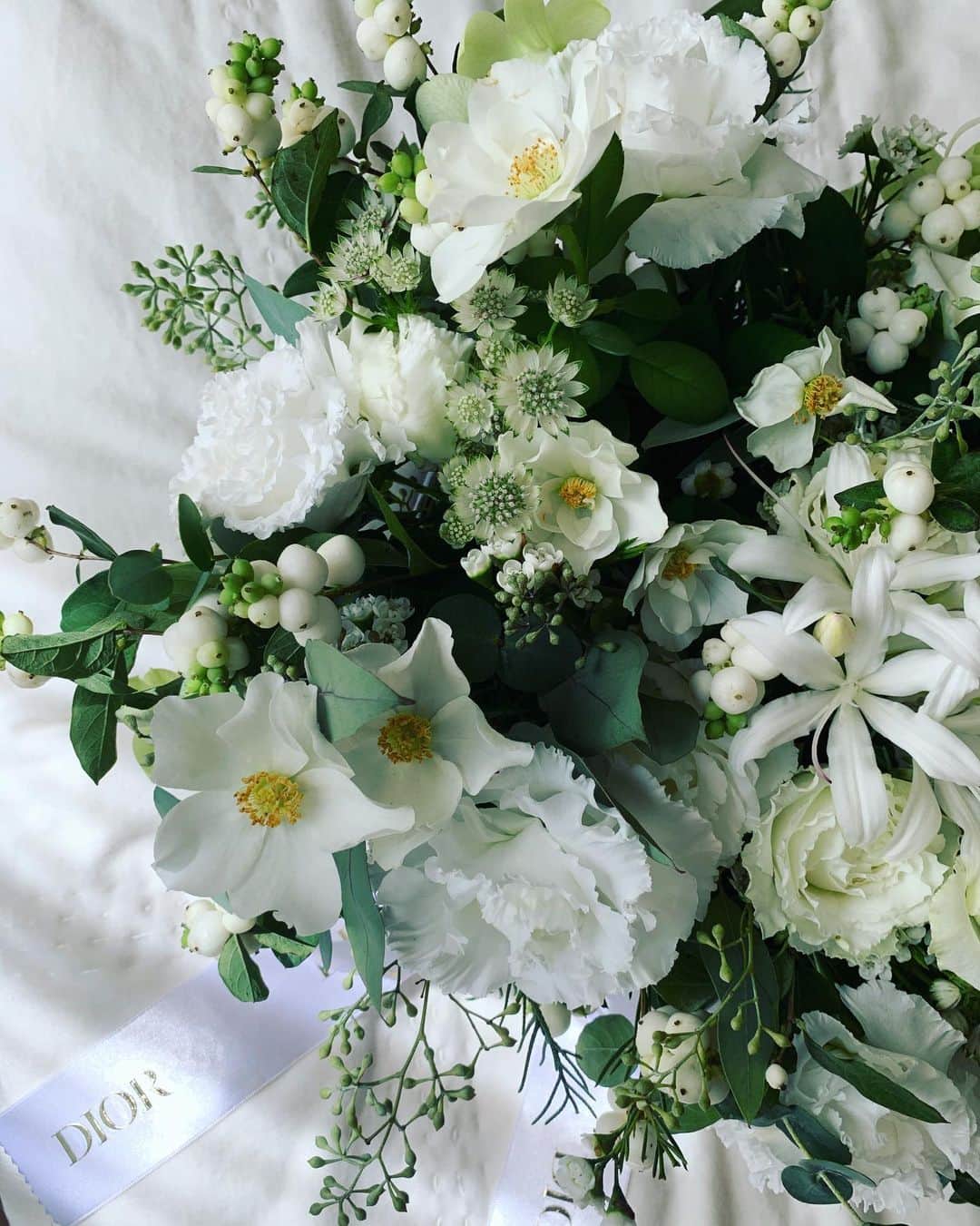 新木優子さんのインスタグラム写真 - (新木優子Instagram)「とっても素敵なお花を頂きました☺️ 癒される、、🌷  Thank you  #dior ☺️  @dior   #DiorJoaillerie」10月9日 21時38分 - yuuuuukko_