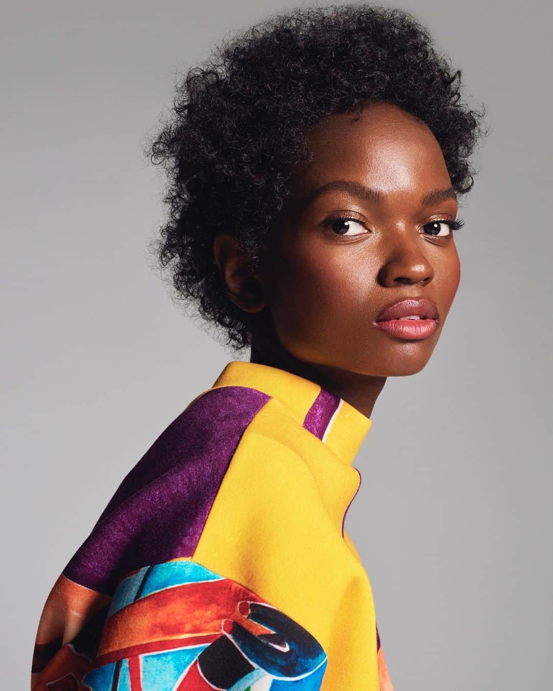 Harper's BAZAARさんのインスタグラム写真 - (Harper's BAZAARInstagram)「Natural hairstyles can be a celebration of self-expression. But for too long, they’ve also been a source of discrimination. A new law may change that. In July 2019, California Governor Gavin Newsom signed into law the CROWN Act (@thecrownact), an acronym for Creating a Respectful and Open World for Natural Hair. Implemented earlier this year, the measure prohibits schools and workplaces from discriminating against people based on their natural hairstyles. “I wore braids in high school in the ’80s without backlash,” says California State Senator @hollyjmitchell, who authored the CROWN legislation. “I cannot imagine how the trajectory of my life would have changed if my choice to wear my hair natural had not been allowed.” Learn more about the CROWN act and read the full story written by @ashley.weatherford from our October issue at the link in our bio.⁣ #TheCROWNAct ⁣ Photographs by @sharifhamza ⁣ Fashion Editor: @anatolli  ⁣ Model: @azuoma_  Hair: @naivashaintl ⁣ Makeup @raisaflowers ⁣ Manicure: @honeynailz」10月9日 21時49分 - harpersbazaarus