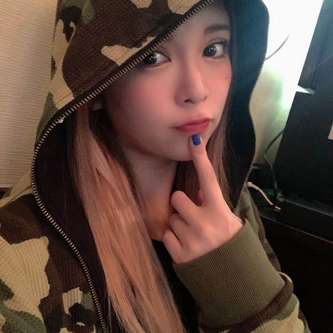 坂口杏里のインスタグラム：「本日0:00〜歌舞伎町BAR SEA 出勤です✨ ライン交換、記念撮影しましょこ♥️！ 飲みましょ話しましょう☝️😍  歌舞伎町2-14-8 メトロプラザ2ビル 3F  BAR  歌舞伎町2-14-8 メトロプラザ2ビル 3F  BAR  SEA 0362338484」