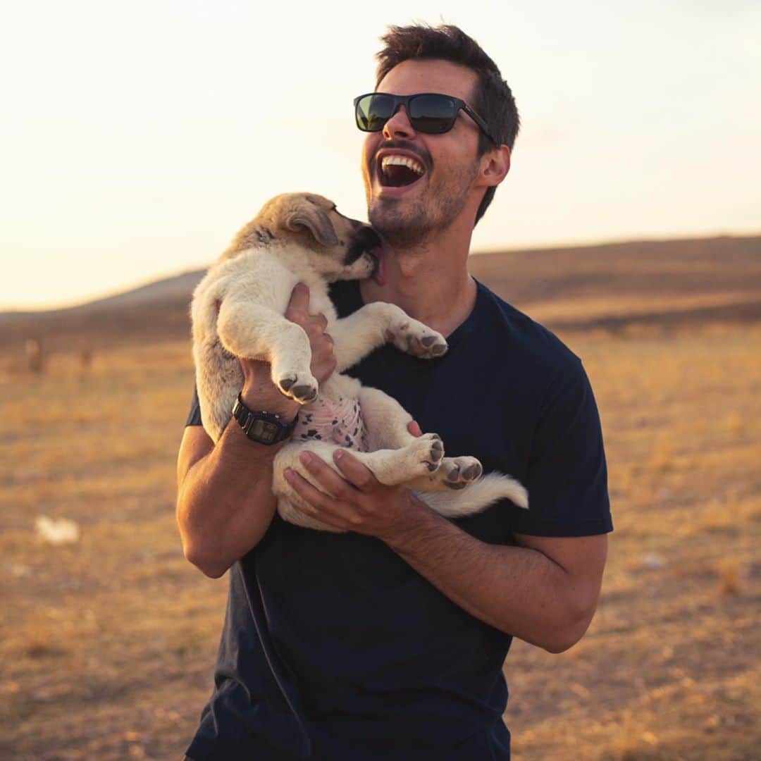 Berk Atanのインスタグラム：「Setimizin ayısı 😍 Kendisi yürümek yerine yuvarlanmayı tercih ettiği için adını ayı koydum. 🤷🏻‍♂️ 😁」