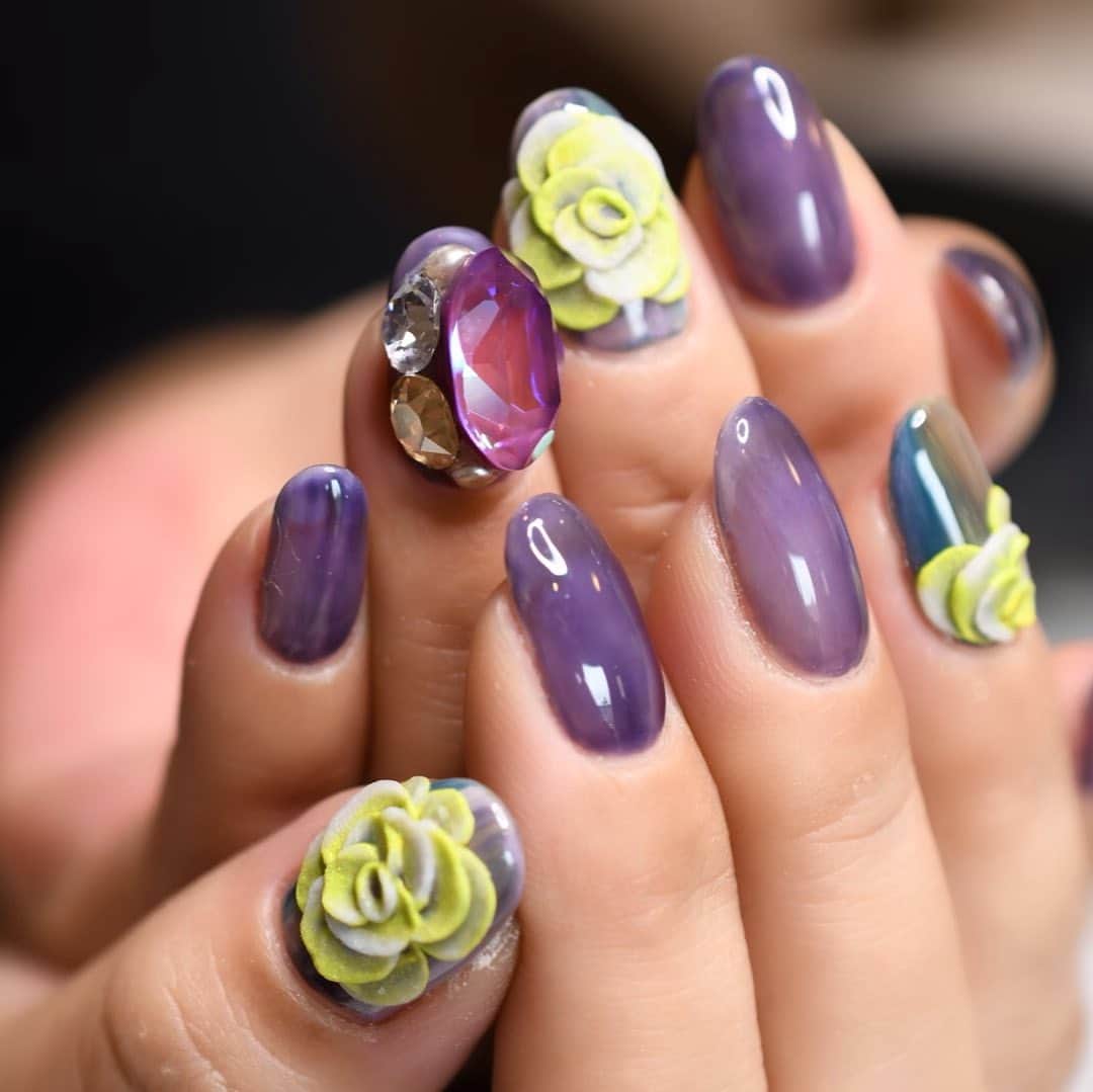 Yuka Maeda ::manicurelistのインスタグラム：「おにゅー！❤️❤️❤️ いつもありがとうございます🥰✨ かわいすぎ🤢💕 . . Salon data▼ ＝＝＝＝＝＝＝＝＝＝＝＝＝＝＝＝＝＝＝＝ . CADENAS -nail eyelash salon- ●Nail artist  @yuka.maeda  @yuki_cadenas ●eyelash　@cadenaseyelash  ゲストに愛と感動を…♡ . 【 LINE ＠cadenas 】 ご予約/お問い合わせはLINEよりお気軽に🤲 ▶︎▶︎#cadenasnail デザインアップしてます♡  price…★⭐︎Instagram特別キャンペーン中⭐︎★ . 「インスタ見たよ👀」と LINEからご予約で特別プライス7500円！！ . ※ご新規様限定 ※キャラクターや特殊なエレメント等のみ 別途料金いただく場合ございます🙇🏻‍♀️ . . price…初回8000円（オフ込み） access…大阪市北区堂山町16-1  中崎町駅  徒歩5分 /  梅田駅  徒歩6分 . tel… 06-4792-8617 ＝＝＝＝＝＝＝＝＝＝＝＝＝＝＝＝＝＝＝＝ . . .  #中崎町ネイルサロン #梅田ネイルサロン #大阪ネイルサロン #関西ネイルサロン #インスタネイル #instanails #instanail #トレンドネイル #ネイルサンプル #ニュアンスネイルデザイン  #ネイルブック #ニュアンスネイル #ネイルチェンジ #今月のネイル #にゅーねいる #秋ネイル #3dネイル  #ネイル大好き #シンプルネイル #ネイル部 #女子力向上委員会 #3dflowers #3dflowers #3dflowernails  #パープルネイル #ニューネイル  #ナノソル #ナノソルcc  #ナノソル販売店大阪」