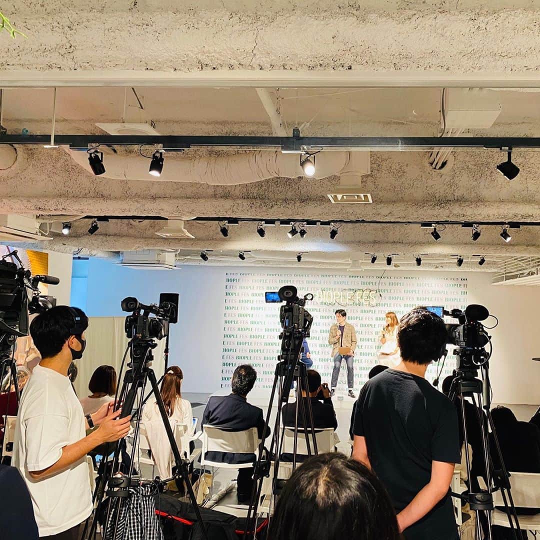 青木源太さんのインスタグラム写真 - (青木源太Instagram)「BIOPLE FESのトークショーの司会をしました。フリーになってから公の場で司会をするのは初めてのこと。これからもどんどん頑張っていきたいです。どうもありがとうございました。 #BIOPLE#bioplebycosmekitchen #bioplefes#日本一のイベント司会者への道」10月9日 21時57分 - aoki.genta