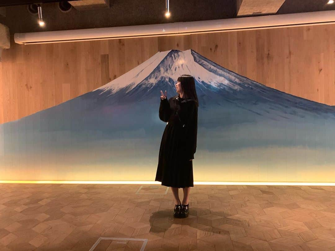 藤井優衣さんのインスタグラム写真 - (藤井優衣Instagram)「修学旅行で富士山に行ったスケバン  -  #富士山 #スケバン #中学生 #アイドル #kissbee #urakiss #japanesegirl #fujisan #followｍe」10月9日 21時57分 - fu_0o0