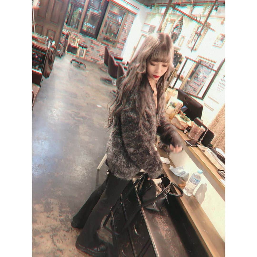 中川ジュリアのインスタグラム：「あったかくて可愛いカーディガン🧥 @__momonana__ ちゃんとこの！」