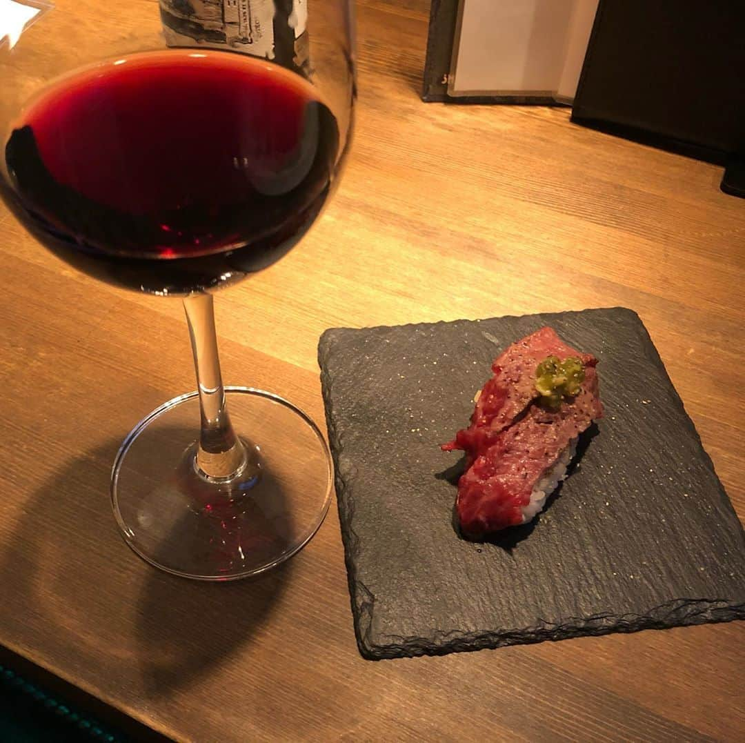 Yamamonさんのインスタグラム写真 - (YamamonInstagram)「まさくんのお店来たよ☺️ ここ来るとワインが飲みたくなる🍷 いい金曜日！kp #balconiwa  #ステーキの美味いお店」10月9日 21時58分 - yamamon_new