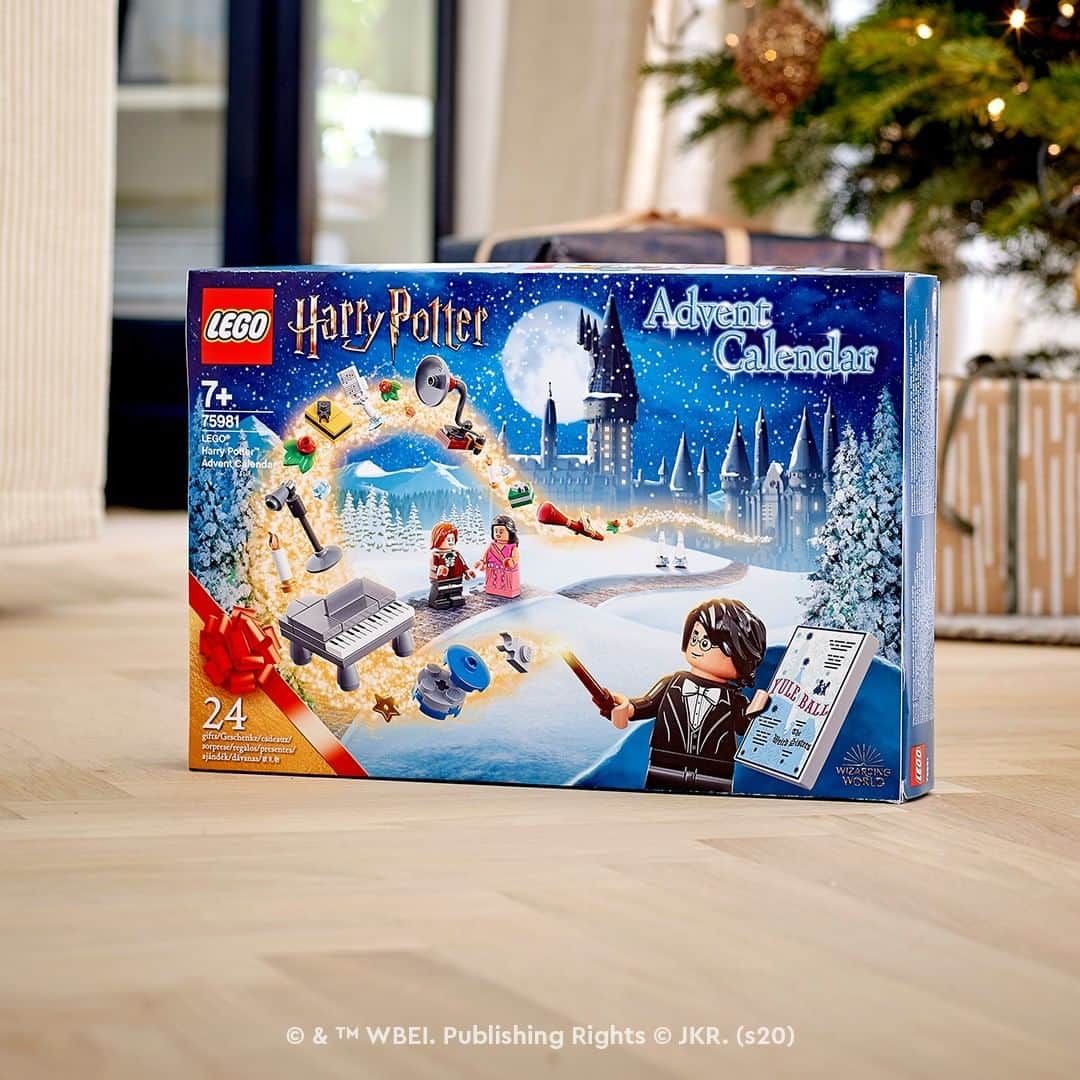 LEGOさんのインスタグラム写真 - (LEGOInstagram)「Are you ready for the holiday season countdown? 🎄The 2020 LEGO Advent Calendars are out now!    #StarWars #LEGOCity #HarryPotter #LEGOFriends」10月9日 22時00分 - lego