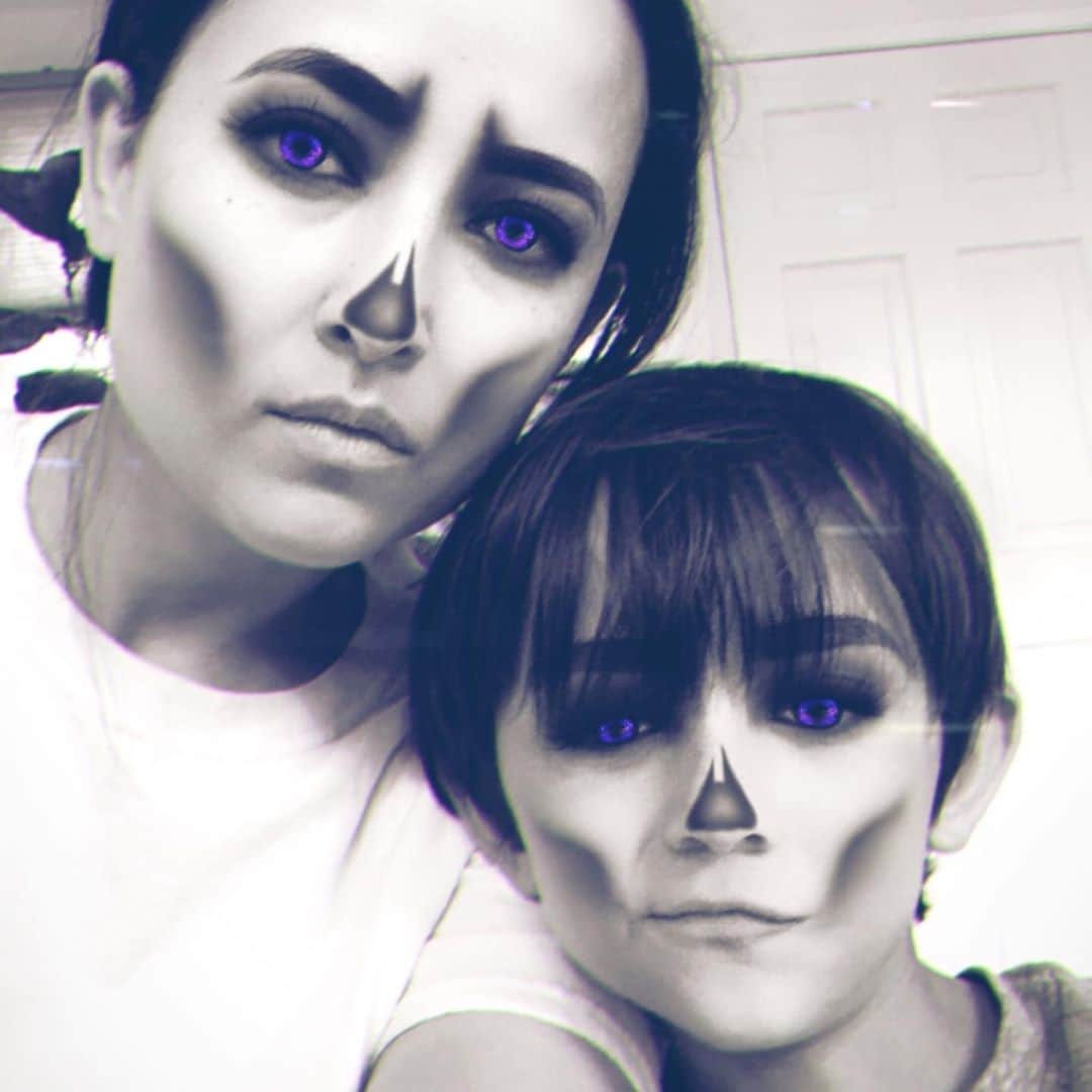 フリーディアのインスタグラム：「Everything and anything #halloween is what we are looking for! #skeleton #skulls #countchocula #filters #filter #funny #silly #halloweenfilters #halloweenfilters🎃👻  何でもかんでもハロウィンでお願いします！ #friediamn #friedia #everestsnow」