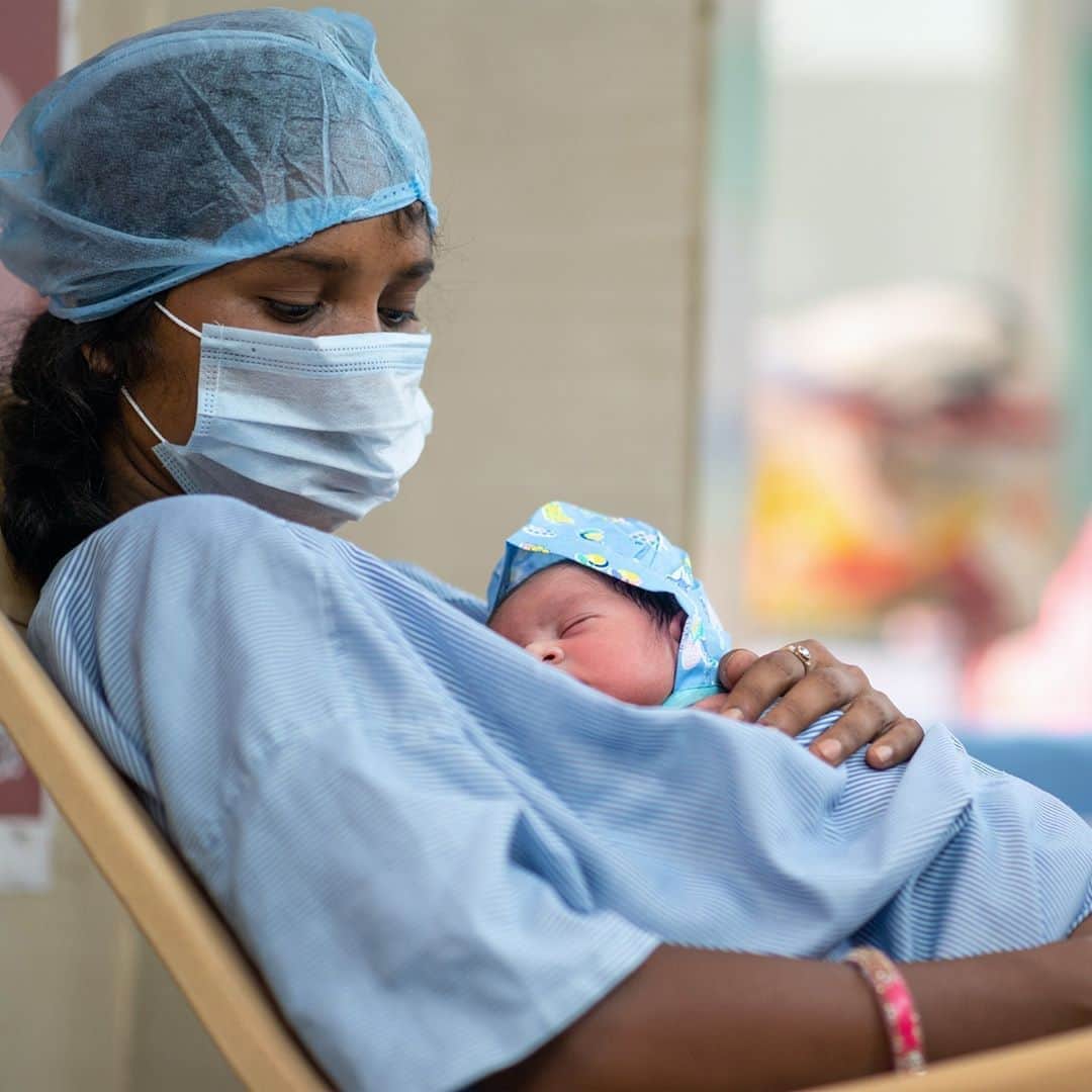 unicefさんのインスタグラム写真 - (unicefInstagram)「Aruna found hope in the midst of the pandemic, giving birth to a precious baby thanks to skilled health workers in India. But around the world, COVID-19 is disrupting health services and taking a terrible toll: nearly 200,000 more babies could be stillborn within a year. We’re calling for urgent support to ensure all mothers can give birth safely and experience the joy of a healthy newborn.」10月9日 22時10分 - unicef