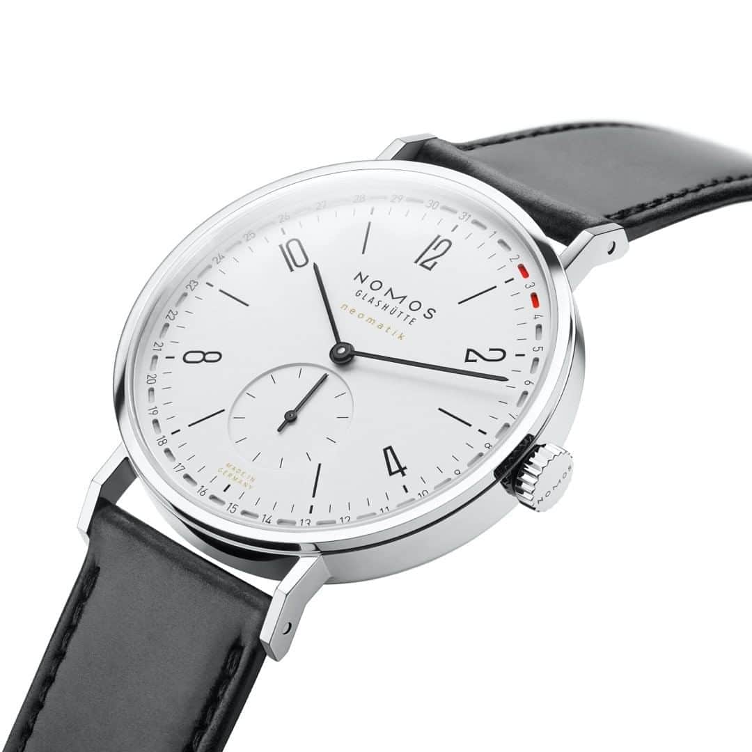 のインスタグラム：「We always have time for Tangente—and after all the excitement of three brand-new Lambdas, we're taking another look at a modern classic: Tangente Update.   #nomostangente #tangente #nomos #nomosglashuette #watch #watchoftheday #watchgeek #madeingermany #wristwatch #wotd #finewatches」