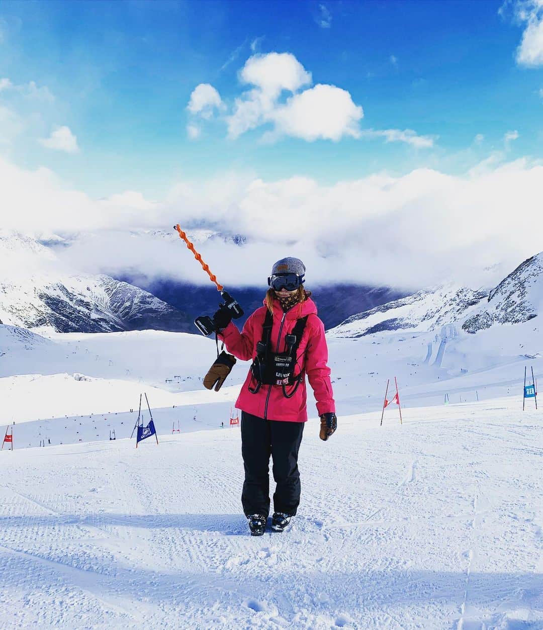 梅原玲奈さんのインスタグラム写真 - (梅原玲奈Instagram)「わたしは元気です💪  #ドリルの似合う女　👷‍♀️🚧 #ski #マキタ #スキー  #アルペンスキー #スキークロス #二刀流 #セットはしていない」10月9日 22時14分 - reina_umehara