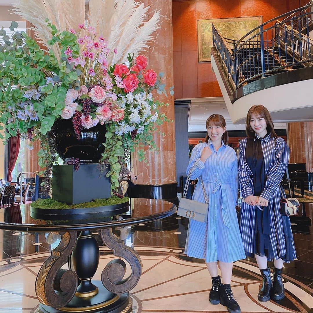 のインスタグラム：「最近のランチやディナーで行ったお店まとめてアップしよっと⤴️ あゆむちゃんとウェスティンの中華、しほちゃんとはウェスティンラウンジでお茶、私だけケーキ食べたけど！笑 あとは、さやかちゃんとは恵比寿のもつ鍋ありつき、ほのかちゃんとはデラッコリーナでウニパスタ、あとは大門にある串焼き大助っていう焼き鳥屋も美味しかったなぁー(^^) ちなみに美味しくないお店や店員さん愛想悪かったお店はアップしません。笑 またオススメなお店あったらアップします❣️ #グルメ好きな人と繋がりたい#グルメ女子#恵比寿ランチ#恵比寿ディナー#恵比寿大好き#中華#イタリアン#パスタ#もつ鍋#串焼き#焼き鳥」