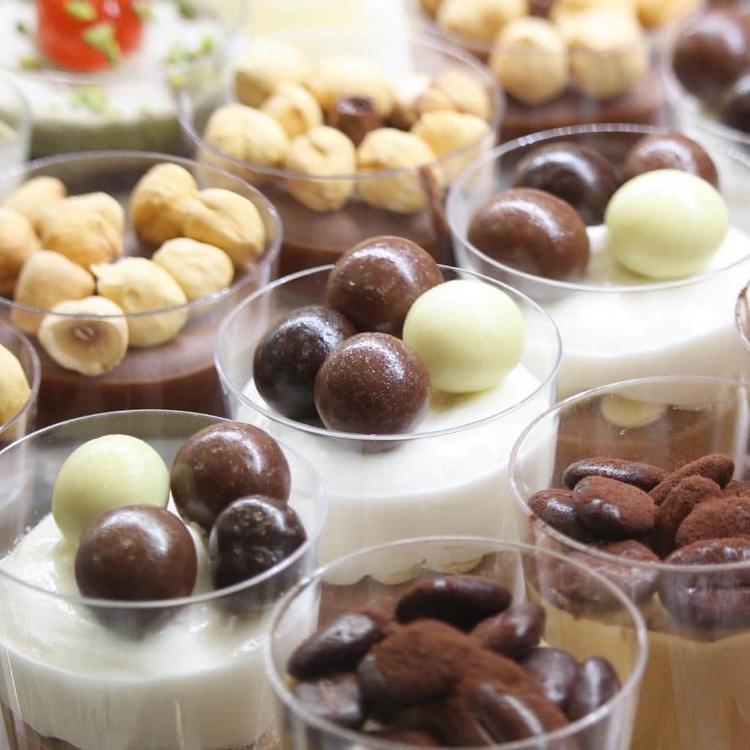 のインスタグラム：「Abbiamo pensato a dei bicchierini monoporzione per quando hai voglia di gelato ma senza esagerare. All'interno dei nostri Dopocena il gelato artigianale #marghera, frutta fresca, secca o cioccolato insieme a tutta la nostra creatività #gelateriamarghera #gelateriamarghera #gelateria #icecreamshop  #gelato #gelatomarghera #icecream #foodlovers #dessert #dessertporn #foodporn #instaicecream  #gelatoitaliano #gelatoartigianale #gelateriamilano#icecreamlovers #instagelato」