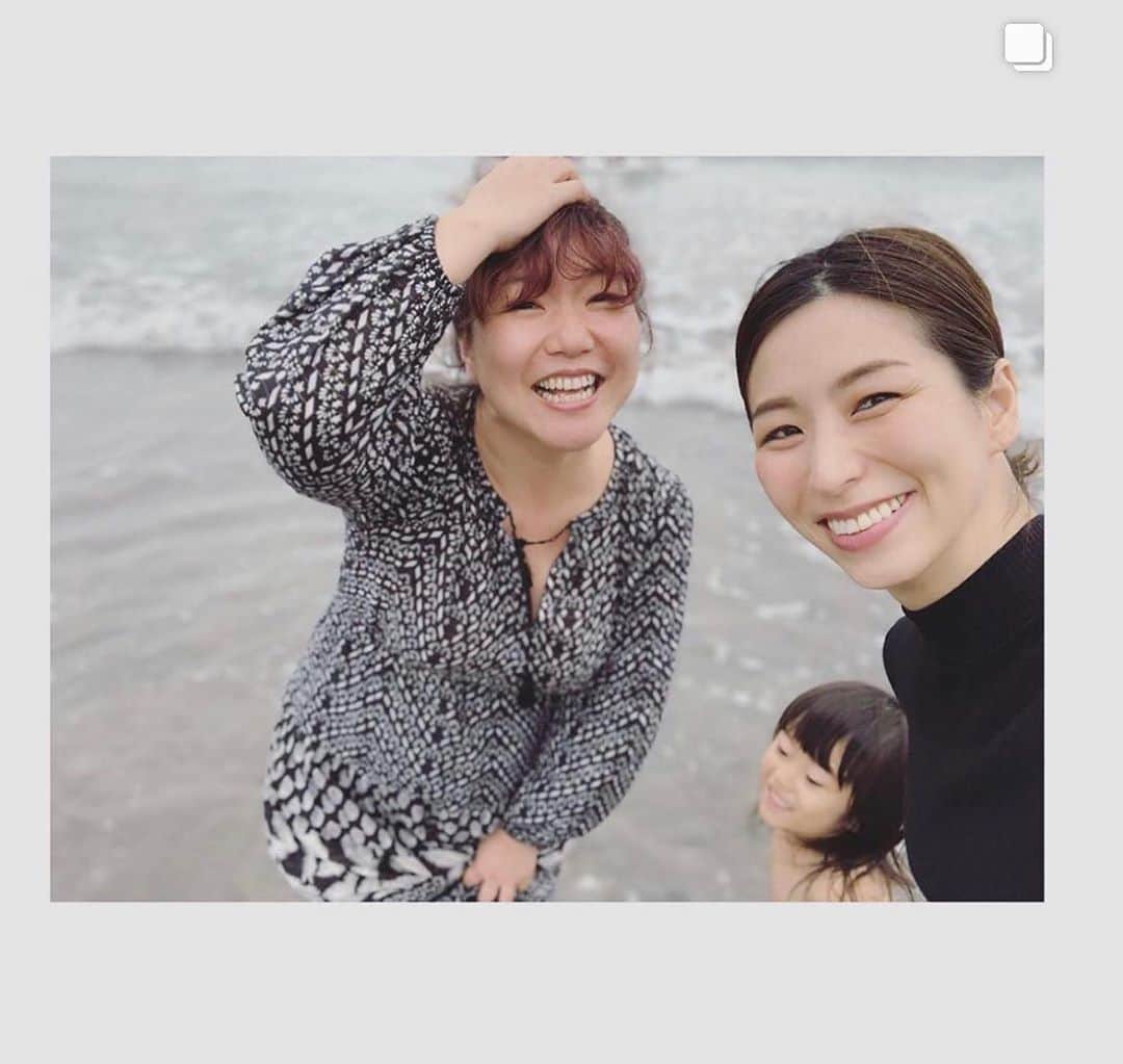 有坂美香のインスタグラム：「ジルデコchihiRoさん、実に4年ぶりの共演という事で、ドキドキしっぱなしです❣️ K-Mixの収録と10/17の打ち合わせも兼ねて先日わざわざ鎌倉まできゃわいい娘さんと来てくださいました💕 chihiRoさんの投稿にありますが、子供達は海に着くとすぐさまパンイチ、あれよあれよと海に入って行きました😂　さすがの我が子も唇紫💜 K-Mixは10/11日曜日にオンエアだそうです！是非聴いてみてください♫   chihiRoさんとゆーっくりママトークしたりと、うちの子供にとっても同じ歳のお友達と沢山遊べて幸せな休日となりました！ @chihirodecoy 本当に素敵なおひとです❣️ ありがとう！  そして、ギタリストの山田豪さんとは、、もはや、いつぶりにご一緒するのか思い出せないのですが、初めてご一緒したときに、本当にギターが素敵で、歌に寄り添ってくださるというか、衝撃だった事を覚えています❣️ その豪さんとご一緒するのも、数年ぶりに会う　@takahashimasi との再会も楽しみで仕方ありません！  10/17、どうぞ宜しくお願い致します♪  ↓↓↓↓↓↓↓↓↓↓↓↓↓↓↓ SLDエンターテインメントの高橋マシ、Jill Decoy Asociation（ジルデコ）のボーカルchihiRoによる生配信＆ライブに有坂美香が出演します！  chihiRo-Decoyのコラボライブ “Play Jenga with” シリーズ第二弾は、湘南・藤沢駅徒歩2分、FASHION、ART、FOOD、MUSICの要素を織り交ぜ発信される湘南カルチャーの発信基地「8HOTEL」1Fの「8lounge」から会場ライブ＋配信でお届けいたします。ギターには山田豪さん、ゲストに有坂美香が参加いたします。    ■イベント名  chihiRo-Decoy LIVE & STREAMING “Play Jenga with 有坂美香”  ■開催日  2020年10月17日（土）  ■会場  湘南藤沢 8lounge 1F（藤沢市鵠沼花沢町1-5／藤沢駅南口 徒歩2分） 宿泊可（予約：0466-54-0880／http://8hotel.jp） 1泊5,500円（1名料金／セミダブル）  ■時間  開場 19:00／開演 20:00  ■出演  chihiRo-Decoy 山田豪（ギター） ゲスト：有坂美香（ヴォーカル） MC：高橋マシ（SLD Entertainment）  ■チケット  □会場販売 料金：3500円（税込） 申込：https://chihiro8hotel1017.peatix.com 予約開始：2020/9/18 12:00  □オンライン配信 料金：2000円（税込） 申込：https://chihiro8hotel1017online.peatix.com 予約開始：2020/9/18 12:00 ※配信サイトは申込後にお知らせいたします  □ジルデコ Online LIVE サロン 料金：月額3000円（ライブ配信見放題） 申込：https://jilldecoy.shopselect.net/items/30957752  ■新型コロナウイルス感染拡大防止に関する注意事項  入場時には必ずマスク着用、手指消毒など、感染予防策への協力をお願いいたします。 又、会場では、当日の状況に応じ入場制限を実施することがあります。予めご了承ください。  https://mikaarisaka.com/admin/news/play-jenga-with  #chihiRo #ジルデコ　#マシデコ #8hotelfujisawa  #有坂美香　#MikaArisaka #kmix #マシデコレディオ #山田豪  #ママシンガー　#ママ友　#子供が同じ年」