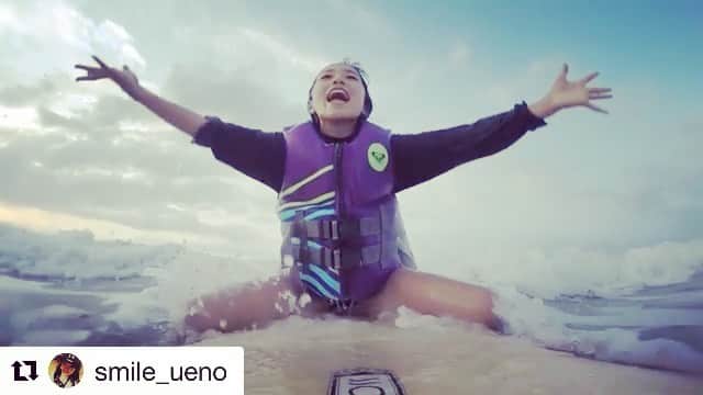三星マナミのインスタグラム：「・ こんなに感動的で愛おしい笑顔が最高💖 ・ そう❣️ これ❣️ この感動が一生の宝になる❤️✨ ・ やっぱり外遊びは最高👍🔥 ・ 同じ時間を過ごし育んでくれる親友にも大大大感謝🌈🙏 ・ ・ #Repost @smile_ueno with @get_repost ・・・ 夏の思い出🏖  🙂Smile🙃10 years old 🌊  #実は後ろにもう一人　#親友 #実は最後にもう一人　#パパ #nozawaonsen life   @roxyathletesupportprogram @roxyjapan @roxy @roxy_tokyo @roxysurfclub」