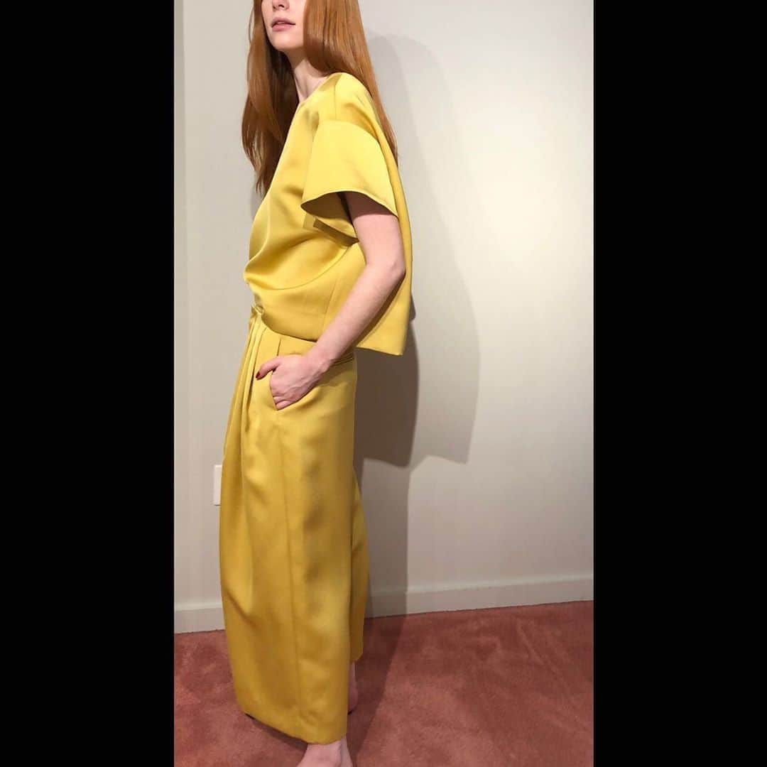のインスタグラム：「Golden hour at the RHIÉ boutique.   Rhiestudio.com   #westvillage #rhié #japanesetextiles #fallensemble #rhié」