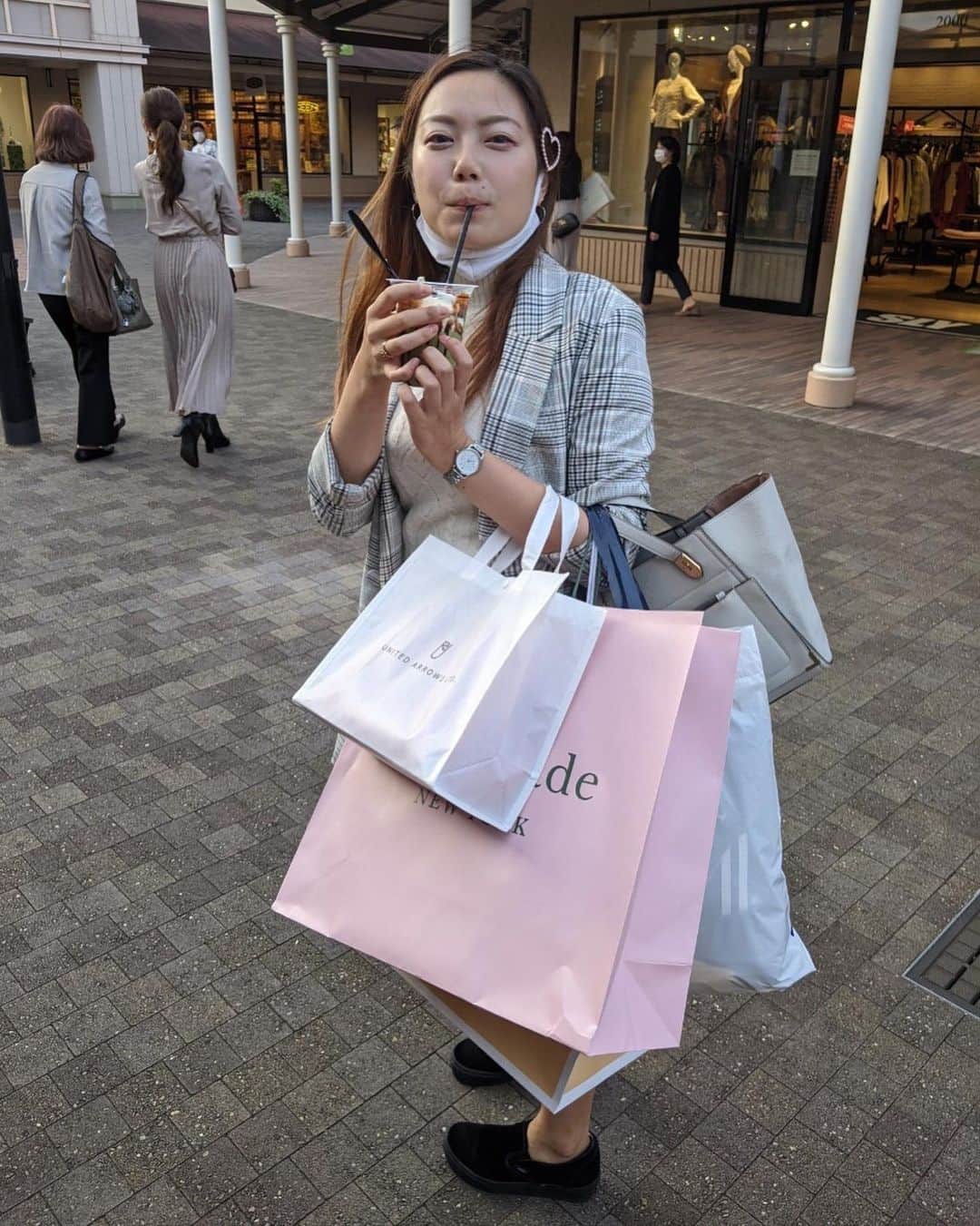志村玲那さんのインスタグラム写真 - (志村玲那Instagram)「#めっちゃいい笑顔👻  #たのしいお買い物してきたの💕 #すごい嬉しいっ！！！  #欲しいものぜーんぶ買っちゃった🐥 #楽しかったなぁ⭐️⭐️」10月9日 13時42分 - rena_shimura