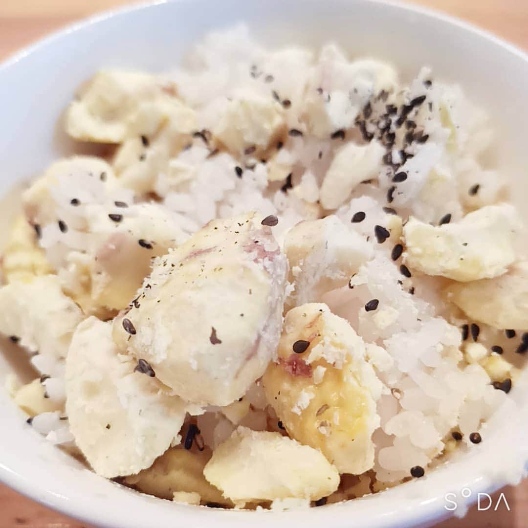 松本隆博のインスタグラム：「。 …… 美味すぎると無言。  感動の涙レベル。  自分で初めて作った 栗ご飯……(*˘︶˘*).｡.:*♡  余韻マロン」