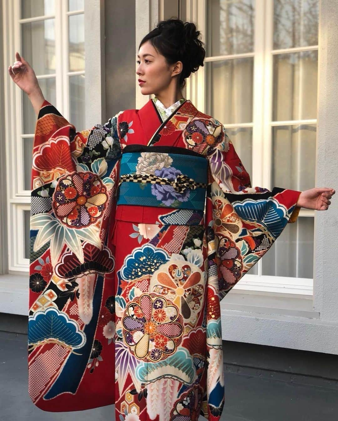 松井珠理奈さんのインスタグラム写真 - (松井珠理奈Instagram)「Let’s go on a date with Kimono👘❤️  着物デートしませんか？😘  #着物 #振袖 #デート #松井珠理奈 #日本 #jurinamatsui  #kimono  #japan  #japanese  #fashion  #doyoulikeit  #love」10月9日 14時26分 - jurinamatsui3