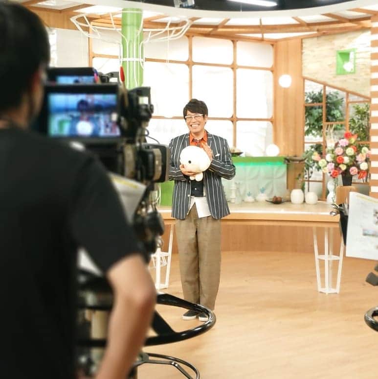 中京テレビ「キャッチ！」さんのインスタグラム写真 - (中京テレビ「キャッチ！」Instagram)「🌳🌳🏡🌷🌷👧🌷👦🌷🌷🏡🌳🌳 子育て応援団★ チュウキョ～くんの すこやかフェスタ2020 🌳🌳🏡🌷🌷👧🌷👦🌷🌷🏡🌳🌳  今年は、オンラインで開催✨✨ きょう9日(金) ～31日(土)まで開催‼️  恩田アナと濱田アナが踊る『ばっちリズム』も公開✨ 古坂大魔王さんもゲスト出演💕  ___  さて、そんなキャッチ！verばっちリズムも公開されました。 …見てくれました？  撮影時＆撮影前の裏側をこっそり公開‼️ ﻿ (*’-’).。o○(撮影当日急遽参加が決まった濱田アナ…合間にがんばって覚えました。さあみなさんの評価は……)  #すこやかフェスタ2020 #親子 #子育て #育児 #PR #中京テレビ #ctvcatch #恩田千佐子 #濱田隼平 .﻿ .﻿ .﻿ 〓検索またはこちらのURLをコピペで→https://www.ctv.co.jp/event/sukoyaka/」10月9日 14時34分 - ctvcatch