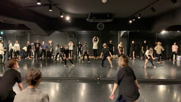 黒須洋壬のインスタグラム：「黒須洋嗣 JAZZ CLASS(sub) 2020.Oct.9th @danceworks_jpn  @xross #thisisme  #kealasettle  #mask #dance #jazzdance #tokyo #japan」