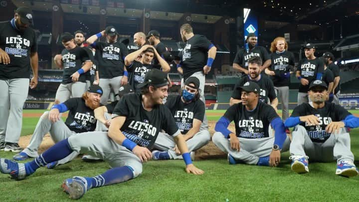 アレックス・ウッドのインスタグラム：「Privileged to be a part of this group. 8 more let’s ride @dodgers ! #NLCSbound」