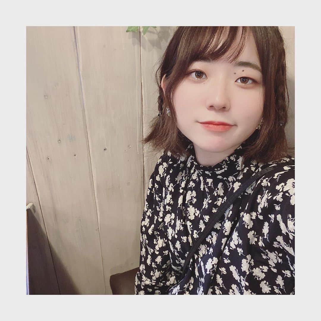 のインスタグラム：「* 私設図書館シャッツキステ☕️ . . . . 撮影会の後に 初メイドカフェデビューしたけど 最高に楽しかったし、店内がおしゃれだった🥰 . . . #メイド喫茶 #私設図書館 #シャッツキステ #かふぇすたぐらむ #instacake #instagood」