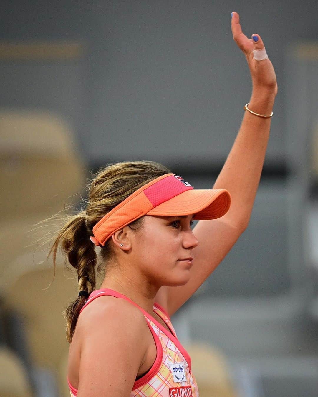 ソフィア・ケニンのインスタグラム：「What a match @petra.kvitova, congrats on a great tournament!  Time to get ready for the finals tmrw 😱😆 #RolandGarros #RG2020」