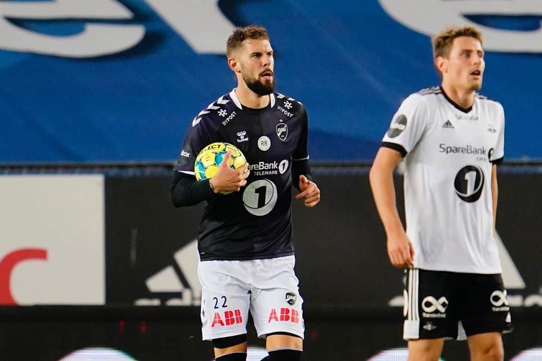 ロビン・シモビッチのインスタグラム：「⚽️」