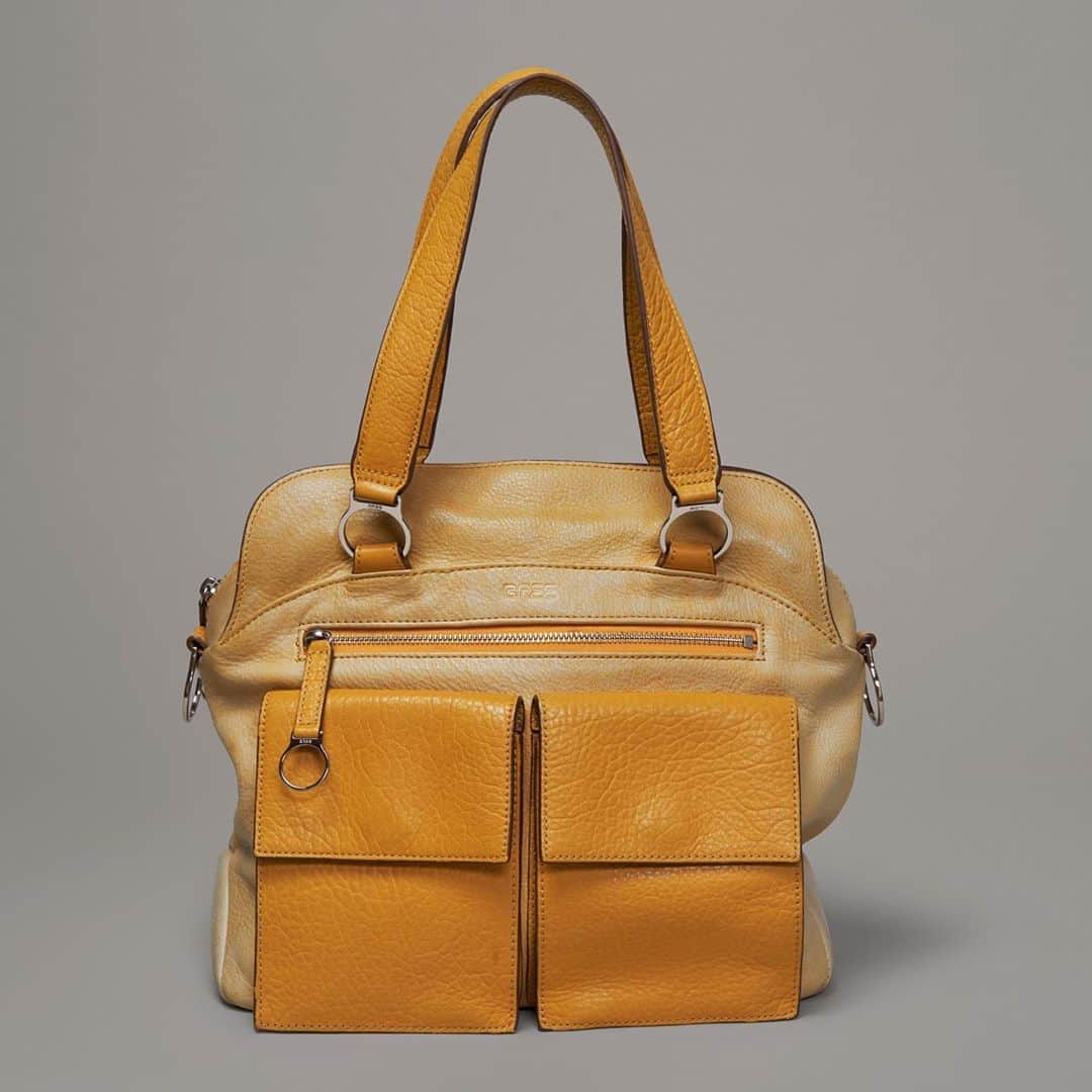 のインスタグラム：「"This bag means the world to me. My mother died last year and I have it from her estate. I carry it in memory of her." - Petra . . .  Special thanks to: @marvin_kampermann @williamgiovanni @armin_vogl @sony  #50yearsofbree #anniversary #lifeisajourney #breesince1970 #madetomakeadifference #breevolution #handbags #leatherbags #purequality #purefashion #sustainablefashion」