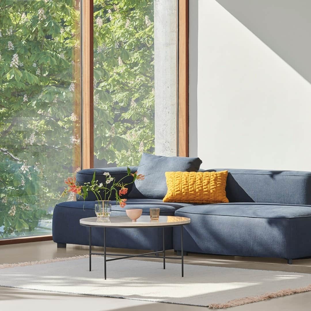 のインスタグラム：「A flexible, modern sofa system designed by Piero Lissoni  Alphabet™  Discover more via link in bio  #fritzhansen #pierolissoni #alphabetsofa #livingroom #livingroomdecor #livingroomdesign #designsofa #sofa #Interiordesign #tabledecor  #프리츠한센  #フリッツハンセン」