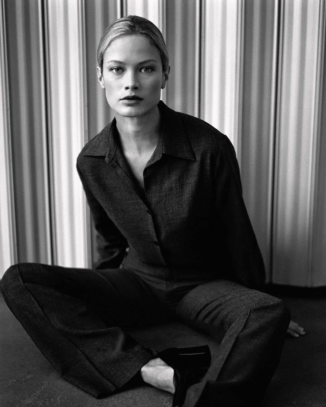 ZARAさんのインスタグラム写真 - (ZARAInstagram)「Archive Collection 1996/2012 — Launching a re-edition of iconic classics from our archives.   Autumn/Winter 1998/99 Carolyn Murphy by J.M.Ferrater  Reviving Zara campaigns from the last decades, the collection features re-edited garments from past seasons that are showcased through a selection of campaign images, giving them an updated look #zarawoman #zaraarchives」10月9日 16時04分 - zara