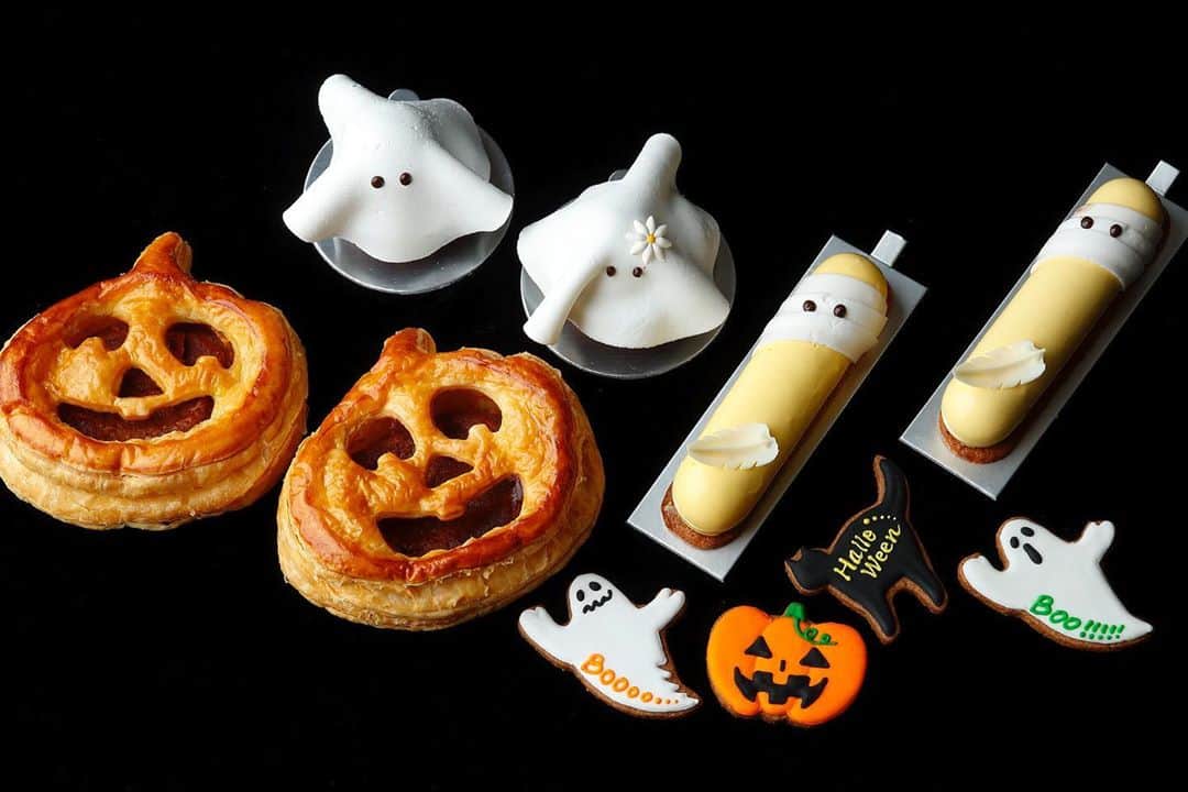 のインスタグラム：「ペストリーショップ スイーツ＆デリにハロウィンスイーツが登場。一週間のごほうびやちょっとした手土産に、お好きなオバケをどうぞ。 It's Halloween in our Pastry Shop Sweets & Deli. Which adorable ghost will you choose - for yourself or as a souvenir?  #ハロウィン #ハロウィンスイーツ #トリックオアトリート #オバケ #オバケスイーツ #ホテルメイド #手土産 #ペストリー #ブレッド #スイーツアンドデリ #丸の内 #パレスホテル東京 #Halloween #halloweensweets #halloweentreats #trickortreat #hotelmade #hotelbakery #hotelpastry #bread #pastry #SweetsAndDeli #Marunouchi #PalaceHotelTokyo」
