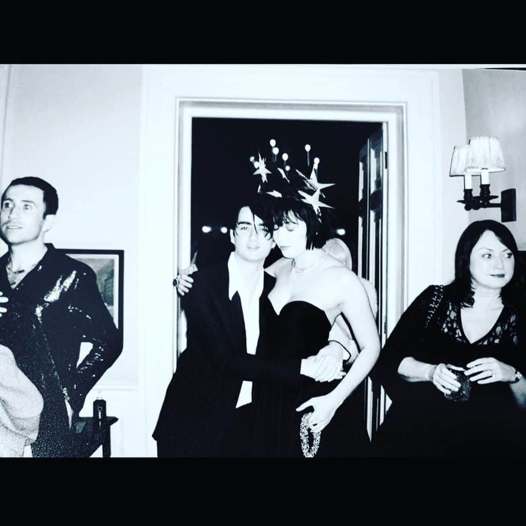 デイジー・ロウさんのインスタグラム写真 - (デイジー・ロウInstagram)「Happiest birthday to my enchanted, eccentric, eclectic & very exciting little brother @alfiegoffey you really do astound me every day with your creativity, your heart, your insight & your joy. There is no one in the world like you & I am so proud of the man you have grown up to become. Happiest birthday bro- I can’t wait to celebrate you ♥️ love you with all my heart and soul to infinity and beyond xoxox」10月9日 16時22分 - daisylowe