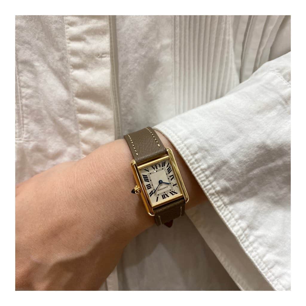 のインスタグラム：「ーHIROB渋谷ヒカリエ店ー﻿ ﻿ vintage CARTIER TANK﻿ ¥455,000〜655,000+tax﻿ ﻿ タンクシリーズが豊富に入荷しました。﻿ 是非比べてご覧くださいませ。﻿ ﻿ ﻿ ご来店が難しいお客様には﻿ 通信販売も承っております。﻿ ﻿ 渋谷ヒカリエShinQs ﻿ 営業時間　11:00〜20:00﻿ ﻿ お問い合わせ先﻿ HIROB 渋谷ヒカリエ店﻿ tel:03-6434-1699﻿ ﻿ #hirob﻿ #hirobshibuya﻿ #baycrews﻿ #vintagewatch﻿ #vintagecartier﻿ #cartier﻿ #morellato﻿ #cassis﻿ #shibuya﻿ ﻿ #ヒロブ﻿ #ヒロブ渋谷﻿ #ベイクルーズ﻿ #ヴィンテージウォッチ﻿ #ヴィンテージカルティエ﻿ #カルティエ﻿ #モレラート﻿ #カシス﻿ #渋谷」