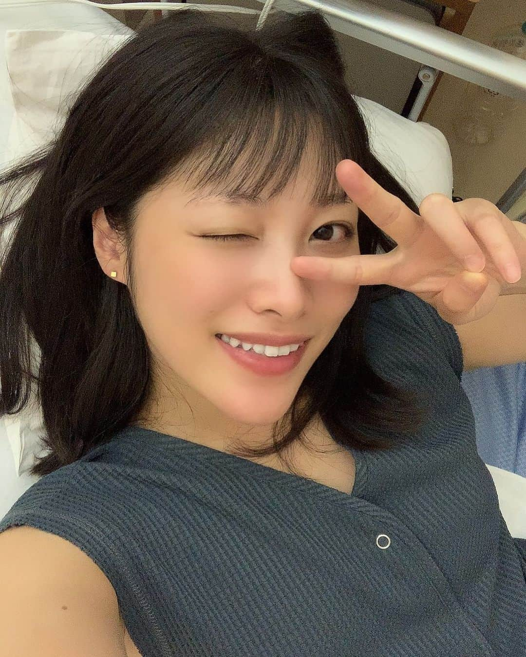 春原未来さんのインスタグラム写真 - (春原未来Instagram)「すっぴん裸眼でピース！ . Peace sign with no makeup and no contact lenses! Let's get excited and think about what you like ⤴️  #すっぴん #nomakeupselfie #裸眼女子 #nocontactlense #ピースサイン #peacesign #自然体が好き #naturalhair  #美味しいものが食べたい #ships #shipsany #水陸両用ウェア #パジャマ姿 #スノトーク #openrec #春原未来」10月9日 16時24分 - sunohara_miki