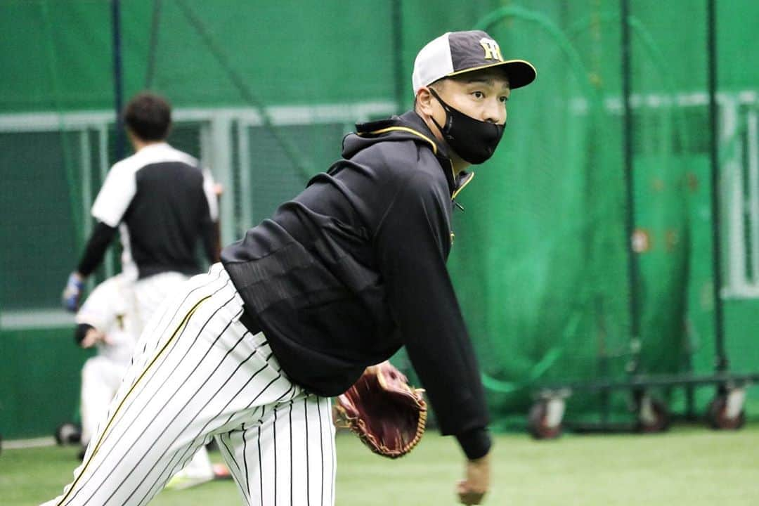 阪神タイガースさんのインスタグラム写真 - (阪神タイガースInstagram)「今日の試合は残念ながら雨天中止となりましたが、室内での練習が行われました❗️  #ジャスティンボーア 選手 #能見篤史 選手 #髙山俊 選手 #西勇輝 選手 #桑原謙太朗 選手 #秋山拓巳 選手 #中谷将大 選手 #阪神タイガース #its勝笑timeオレがヤル」10月9日 16時26分 - hanshintigers_official