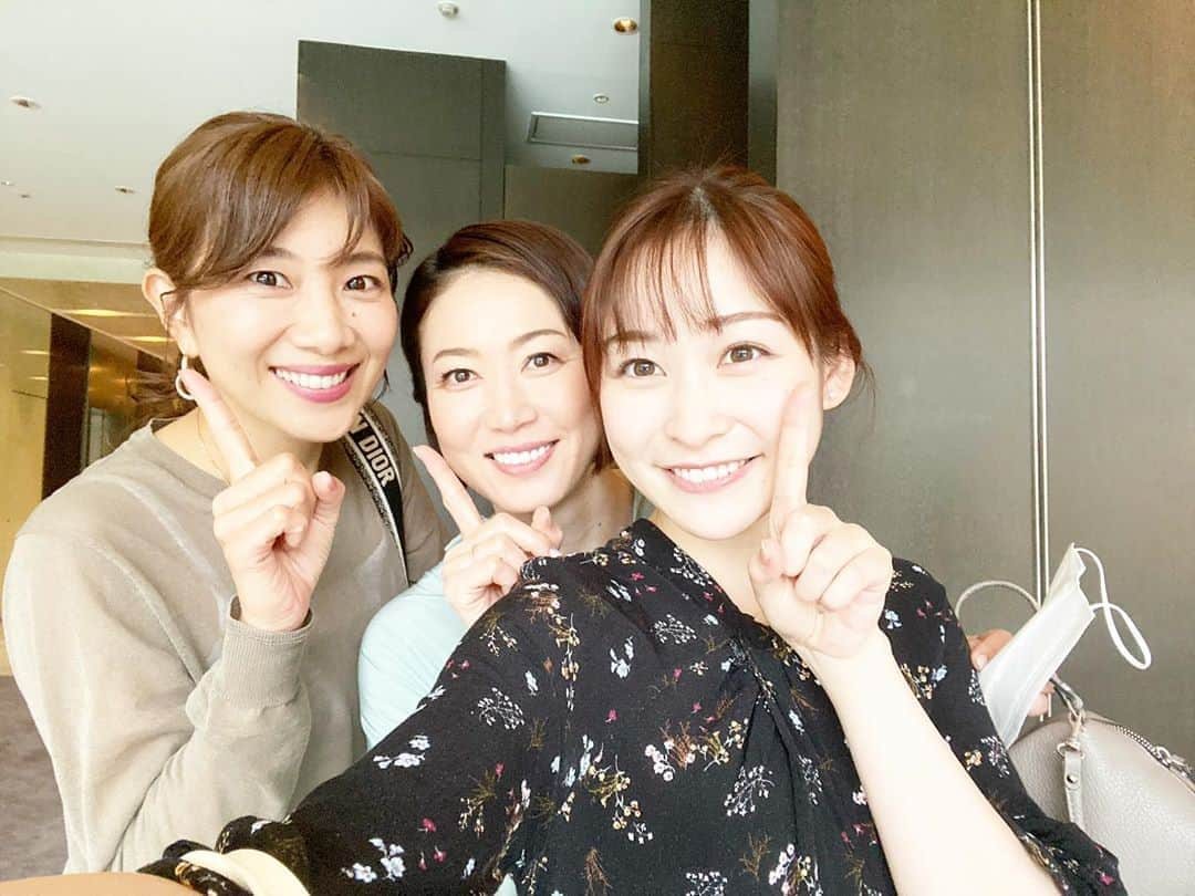 田中雅美さんのインスタグラム写真 - (田中雅美Instagram)「岩田絵里奈ちゃん　@erina_iwata と 潮田玲子ちゃん　@reikoshiota   可愛い可愛い2人と会えて、  おじさんな私は終始ニヤニヤが止まりませんでした🤣  ・ ・ 出会いをくれた日本テレビ「シューイチ」に感謝です。  ・ ・ #本当に可愛い #岩田絵里奈　ちゃん #潮田玲子　ちゃん #おばさんじゃなくておじさんな私 #かわいこちゃんと会話できるだけで幸せ」10月9日 16時28分 - tanakamasami_official