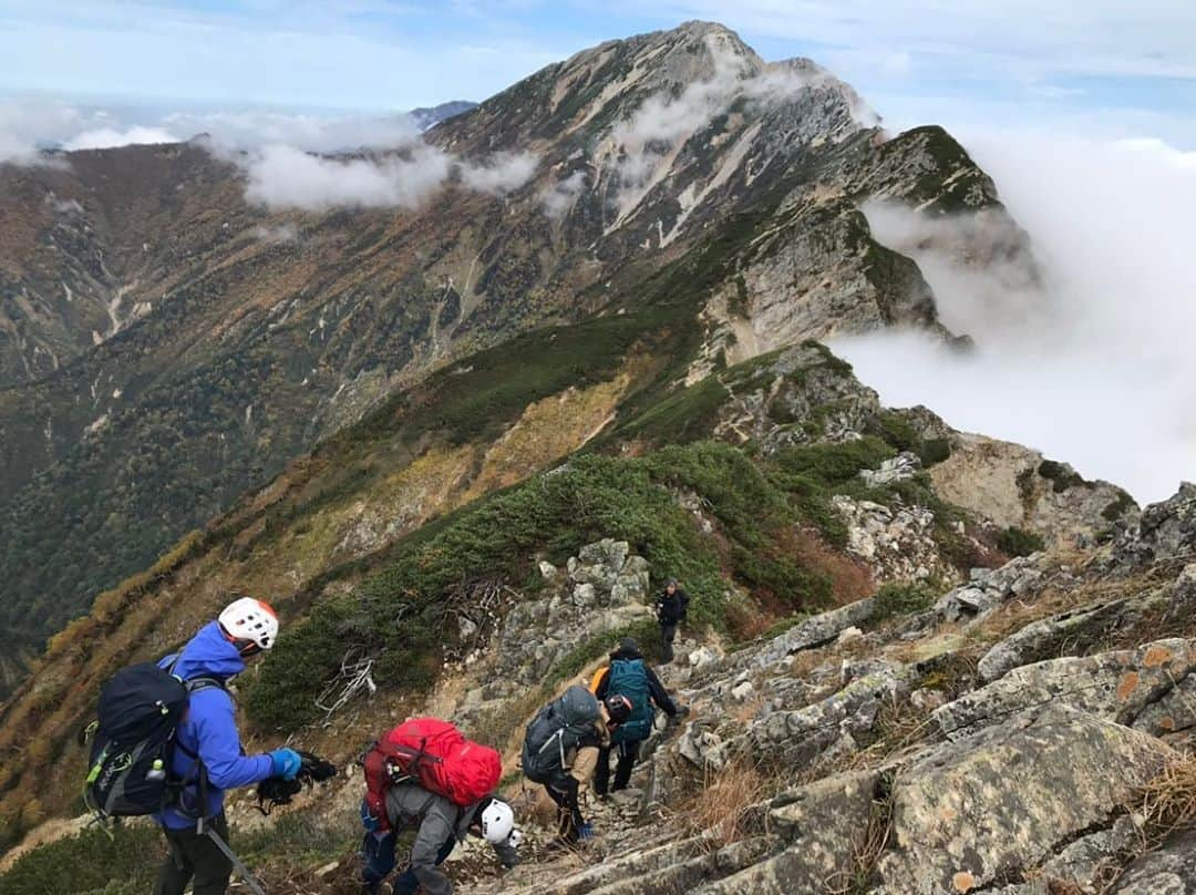 木村卓寛のインスタグラム：「厳しい山行でした。 一生忘れないタイプのやつでした。  #東野登山隊 #来年配信予定 #東野幸治 #庄司智春 #天津木村 #ディレクター椎葉 #やまポトレ #扇沢 #爺ヶ岳 #鹿島槍ヶ岳 #八峰キレット #五竜岳 #テン泊 #卵を割らずに運ぶイラン映画」