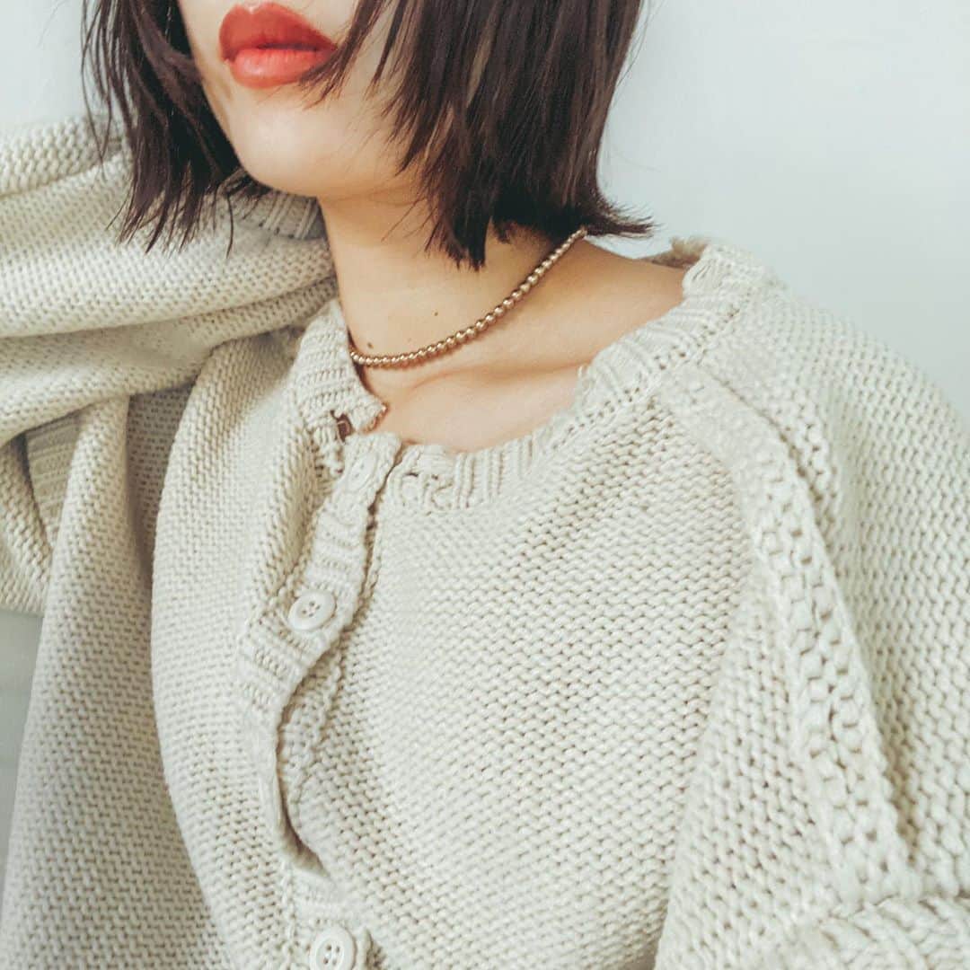 井村亜里香のインスタグラム：「やっと美容院に行けた〜♡ 顔まわりにレイヤーを入れてもらって ウルフボブに🖤 すっきりさっぱりしてうれしい！ 今夜はなんだかワインを飲みたい気分🍷🌛 ・ #bob#wolfbob#hairstyle#hair #haircut#bobhaircut#bobhairstyles  #ウルフボブ#ボブ#黒髪#ヘアスタイル  #ボブヘアー#ウルフカット#ウルフレイヤー  #黒髪ボブ#ウルフヘア」