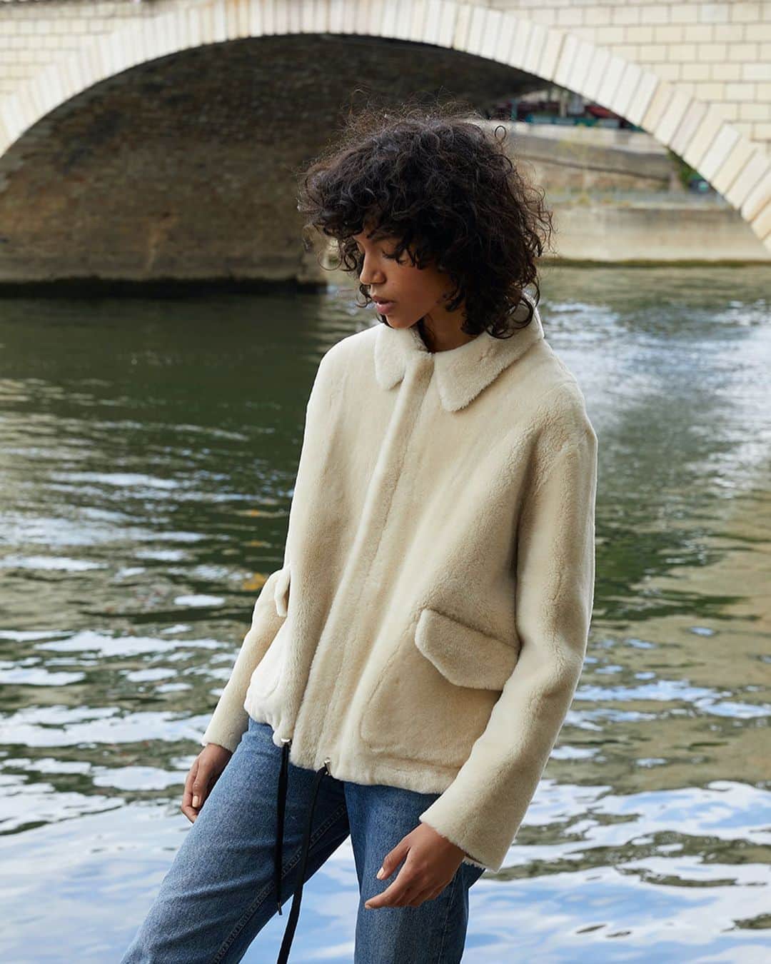 イネスエマレシャルのインスタグラム：「DO NOT LEAVE THE HOUSE WITHOUT YOUR HORIZON JACKET. #inesetmarechal #fashion #sustainablefashion #musthave #fashionmusthave #french #paris #frenchfashion #cosy #elegant #style #autumn #vibe #seine #strolling #weekend」