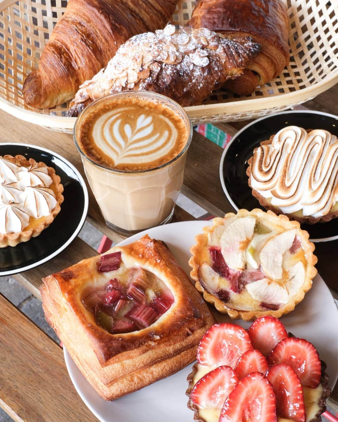 Erinaさんのインスタグラム写真 - (ErinaInstagram)「. . Perfect layers of croissant 🥐. . . New French bakery in Balmain 🇫🇷 @bakery.melia」10月9日 16時54分 - eliseaki