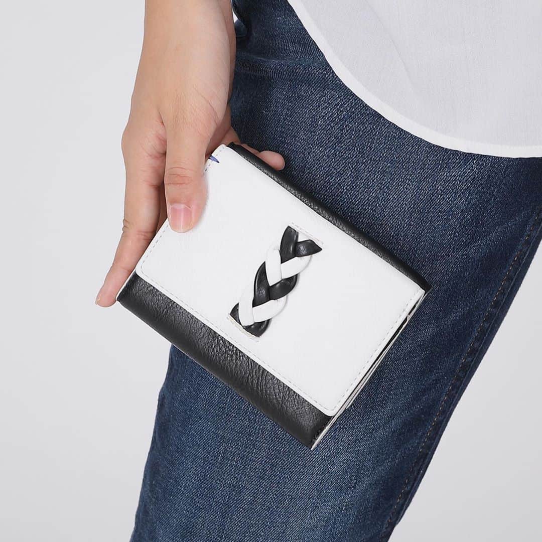 SuperGroupiesさんのインスタグラム写真 - (SuperGroupiesInstagram)「新商品発売記念💥Live配信のお知らせ📺 本日10/9（金）17時半〜Live配信します！🙌🏻 ⠀⠀⠀⠀⠀ ⠀⠀⠀⠀⠀ 今回のLive配信は・・・﻿ #第五人格 スペシャル✨ ⠀ たった今予約開始しました新商品を 当店のスタッフが紹介予定💕 ⠀ サイズ感やディテールなどが気になる方は ぜひ配信をご覧ください！⠀ ⠀ ⠀ そして…10月31日まで開催、 新「#アニメバウンド キャンペーン」についても 改めてご案内しちゃいます！🎉 ⠀ プレゼント対象商品や参加方法など気になる方は この後のLive配信をご覧ください〜♪ ⠀ ──────────────────────﻿ #アニメバウンド って何？🧐 アニメ、ゲームキャラクターの服装を連想させるコーディネートのこと！👗👠👜 ──────────────────────﻿ ⠀ ⠀」10月9日 17時06分 - supergroupies