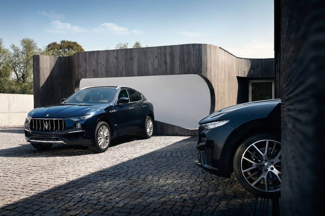 Maserati Japan | マセラティ ジャパンのインスタグラム：「レヴァンテのデザイン。他の追随を許さない、流暢かつ雄弁なその美しさもまた、マセラティが誇るグランドツアラーの本質なのです。  レヴァンテの詳細はこちら https://www.maserati.com/jp/ja/models/levante  #Maserati #マセラティ  #MaseratiJapan #マセラティジャパン #Levante #レヴァンテ」