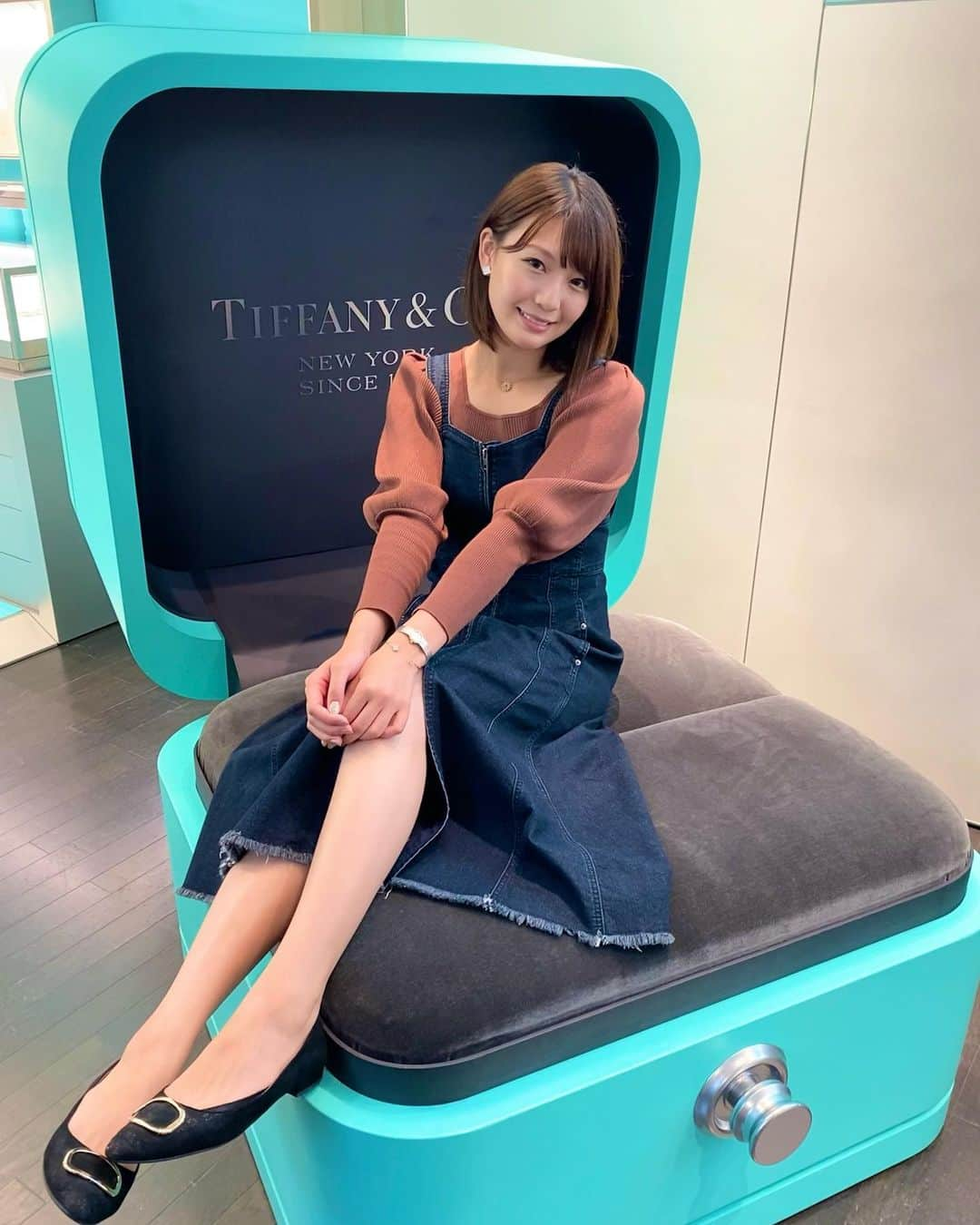 せなななせのインスタグラム：「可愛いが詰まったカフェ✨💙✨ 予約無しで入れました☺️ ・ ・ ・ #tiffanycafe #tokyo #tiffany #cute #cafe #picture #fff #mylife #illustration #instagood #instalike #instagram #ティファニーカフェ #可愛いすぎる #インスタ映え #カフェ #原宿 #渋谷カフェ #カフェ巡り #お洒落 #東京カフェ #みにょん #ノーマルカメラ #発色いい #弾丸 #台風 #来ないで #おやすみ」