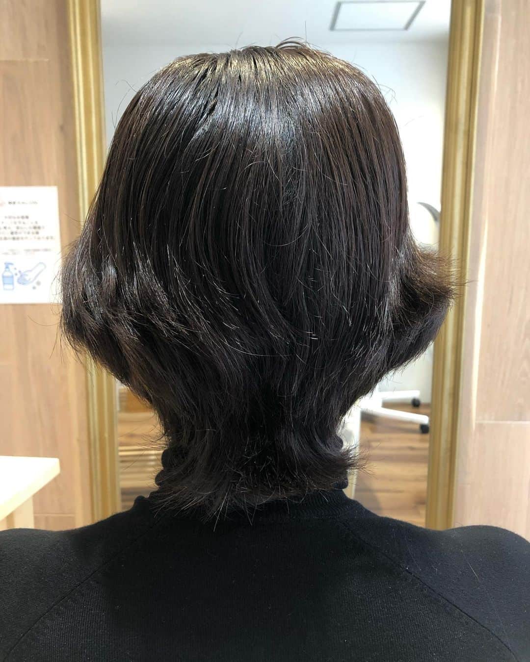 鈴木サチさんのインスタグラム写真 - (鈴木サチInstagram)「. @resalon.co.jp  で髪の毛サラサラにしてもらって来ましたー。 . . やっといけたよー！ いやっ。 なんでももっと早く行かなかったのよー😭😭 と後悔したぐらい😭 . 産後もっと早く行ったらよかったー！というぐらい、産後のままにもオススメのメニューもあります^_^ . . 3枚目がbefore😅 . 最後の動画、 サラサラ過ぎて笑っちゃう😂😂 . . #ママ #ママモデル #ヘアケア #resalon #resalon表参道」10月9日 17時03分 - sachi_suzuki